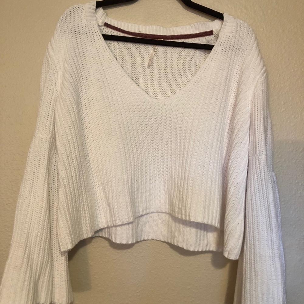White crop top sweater